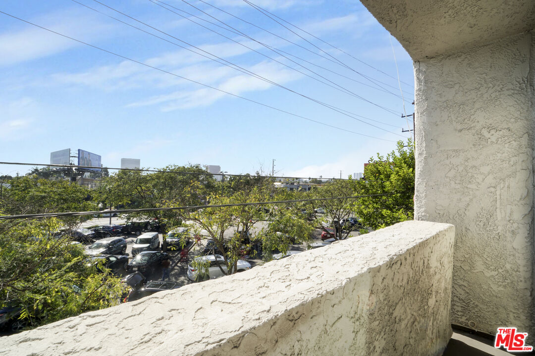 166 S Hayworth Ave Unit: 201