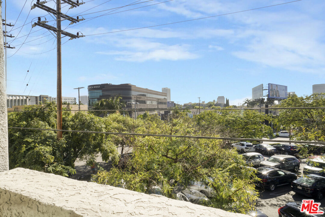 166 S Hayworth Ave Unit: 201