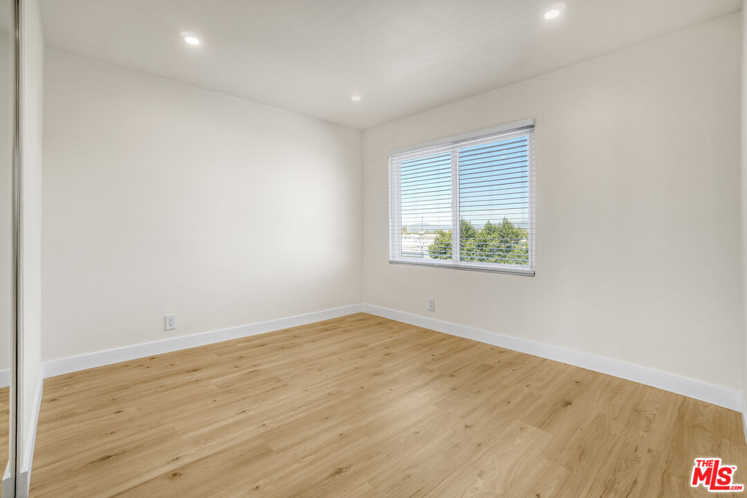 18411 Hatteras St Unit: 230