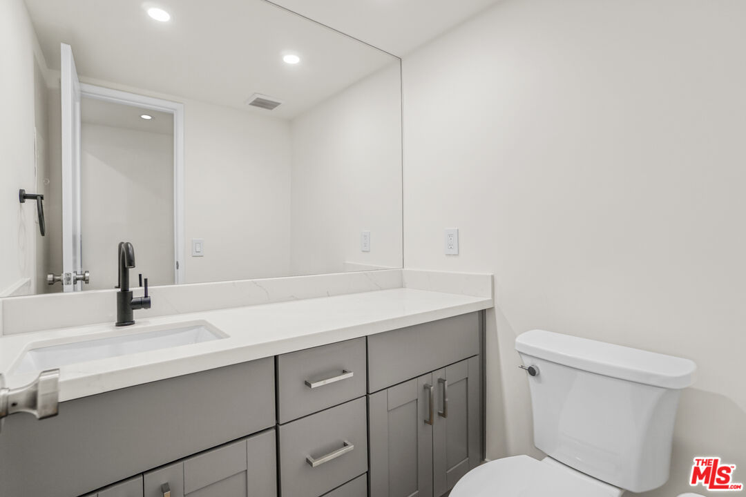 18411 Hatteras St Unit: 230