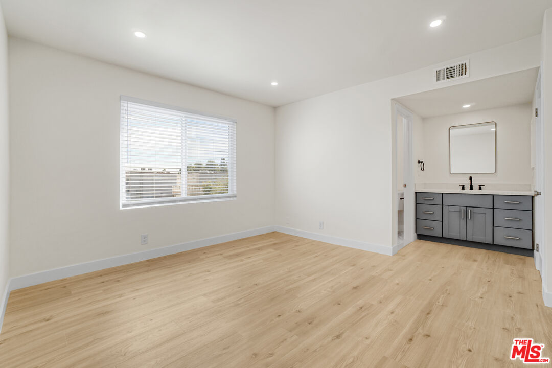 18411 Hatteras St Unit: 230