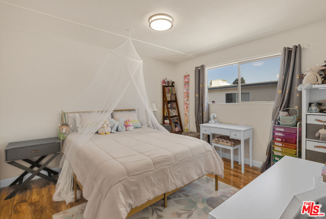 18550 Hatteras St Unit: 100
