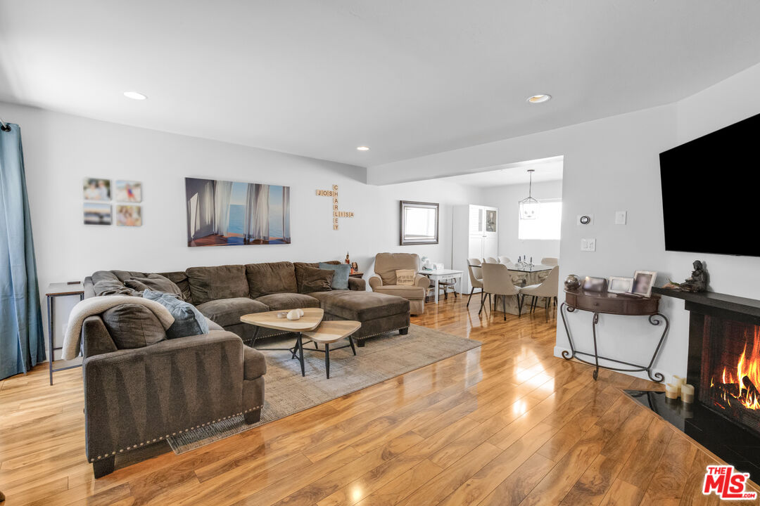 18550 Hatteras St Unit: 100