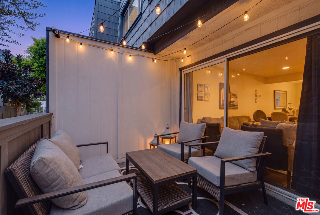 18550 Hatteras St Unit: 100