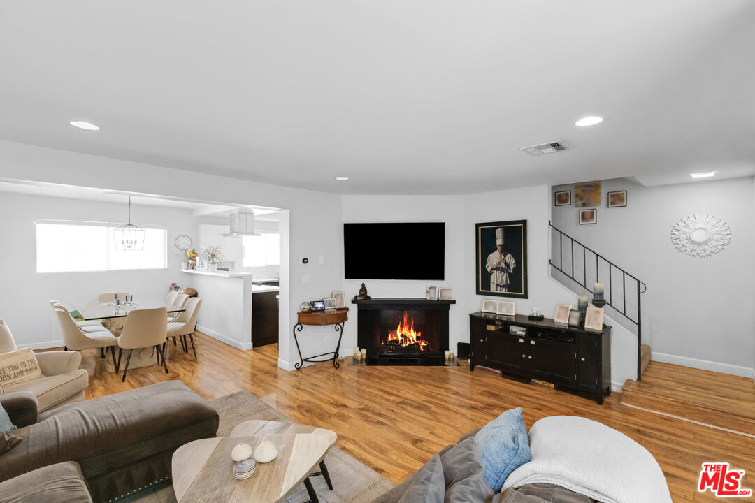 18550 Hatteras St Unit: 100