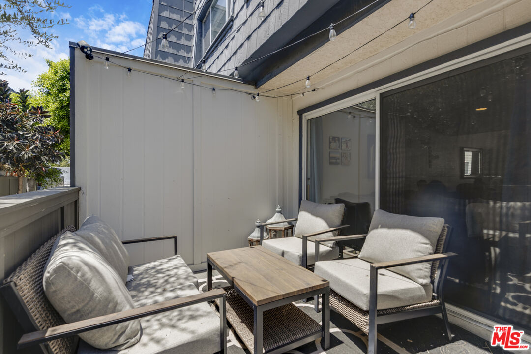 18550 Hatteras St Unit: 100