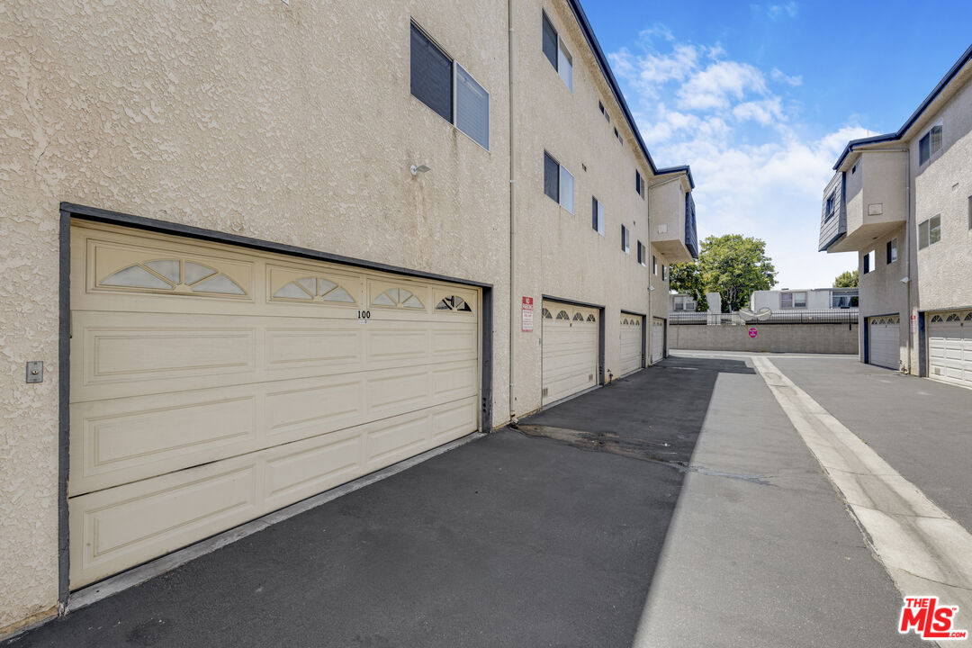18550 Hatteras St Unit: 100