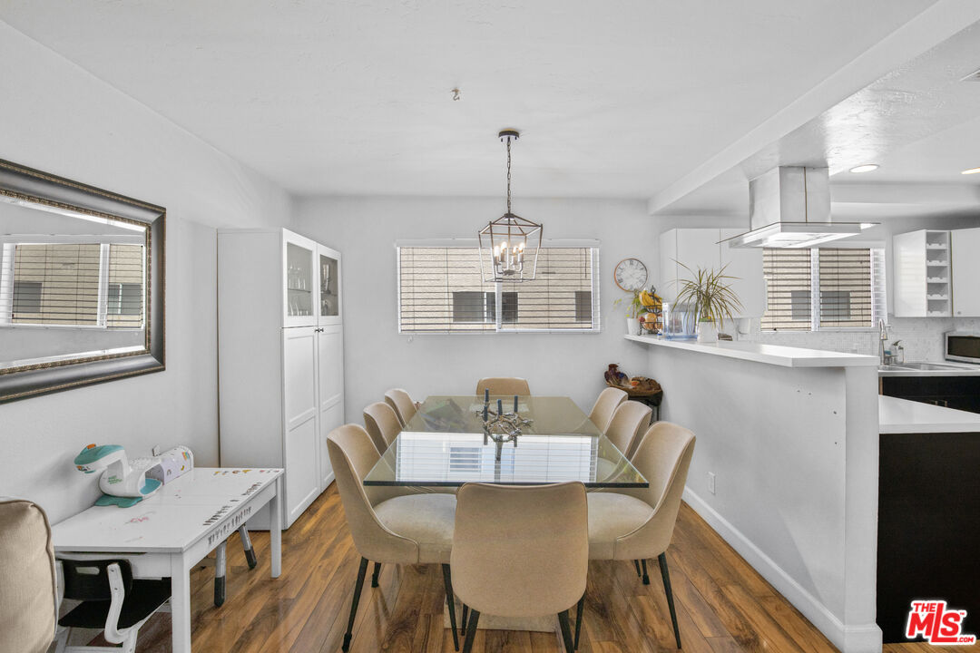 18550 Hatteras St Unit: 100