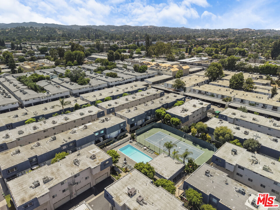 18550 Hatteras St Unit: 100