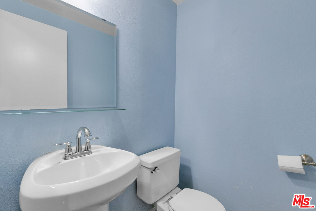 18550 Hatteras St Unit: 100