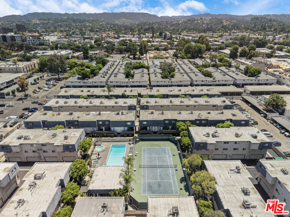 18550 Hatteras St Unit: 100