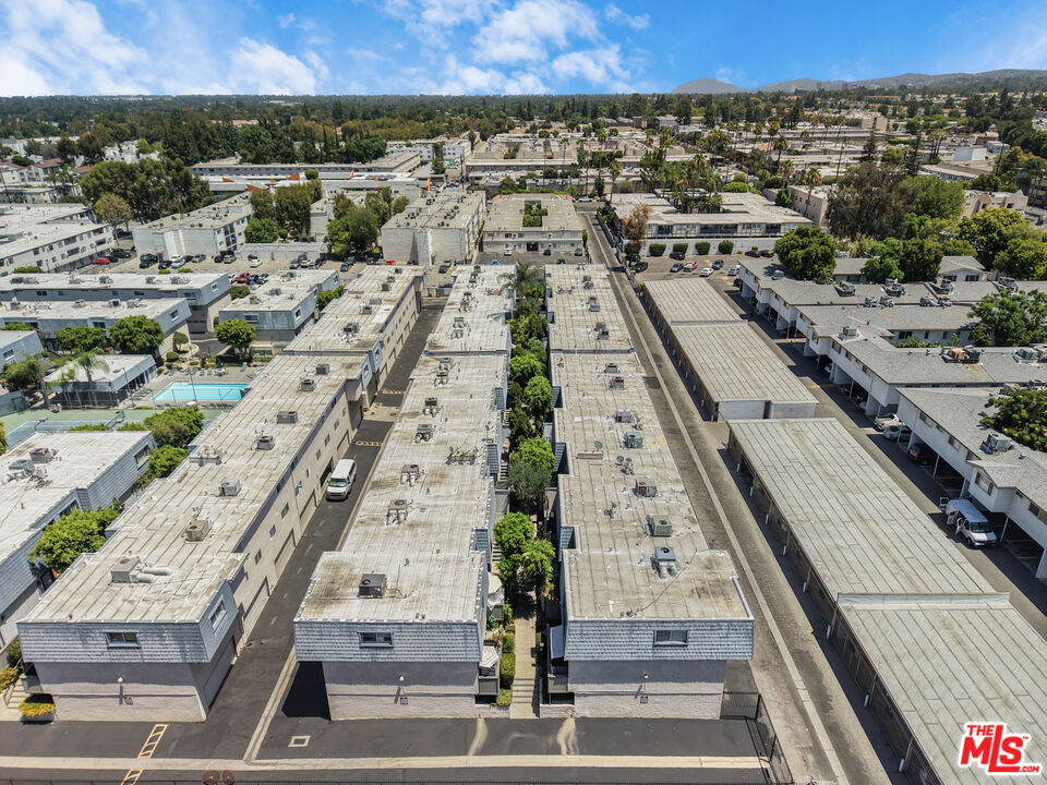 18550 Hatteras St Unit: 100