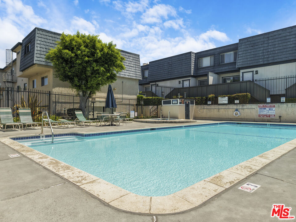 18550 Hatteras St Unit: 100