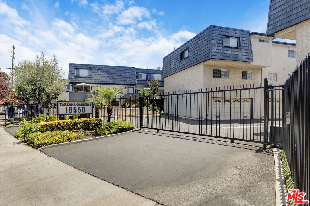18550 Hatteras St Unit: 100