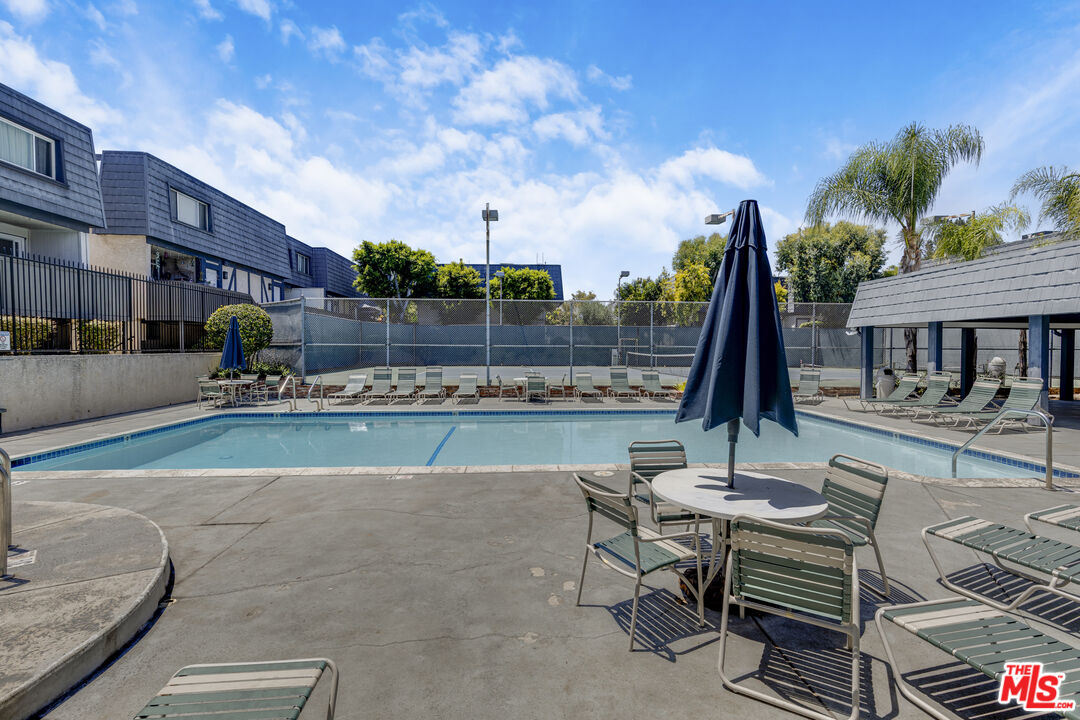 18550 Hatteras St Unit: 100