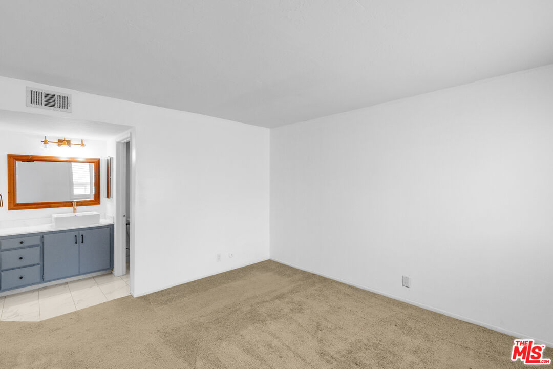 18411 Hatteras St Unit: 246