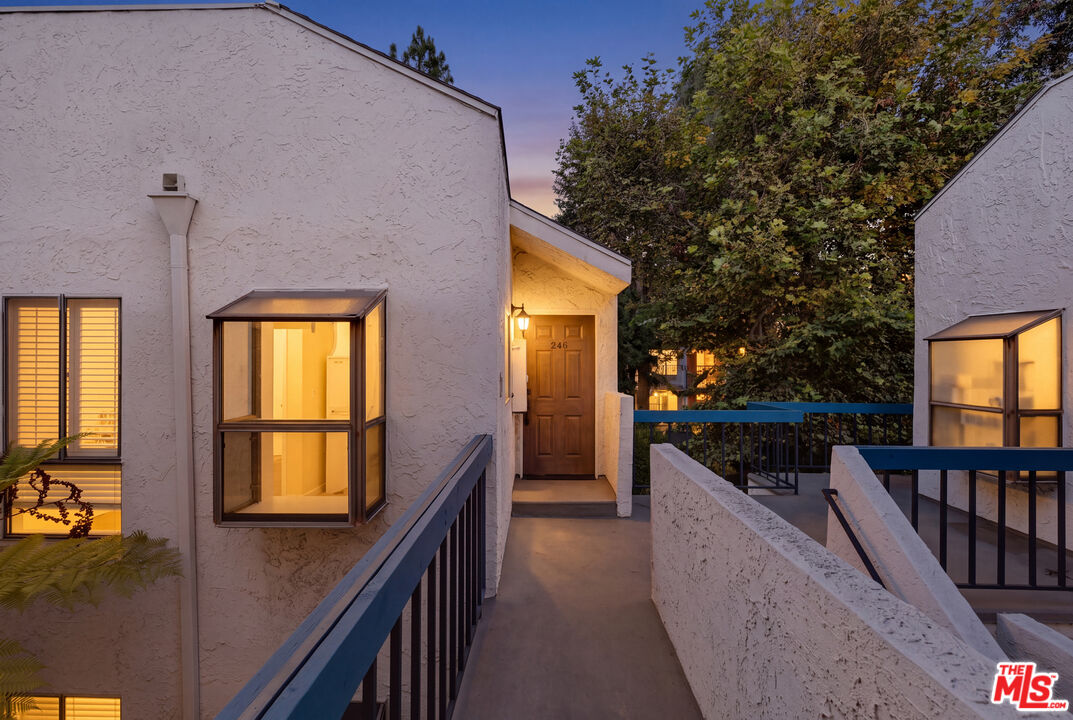 18411 Hatteras St Unit: 246