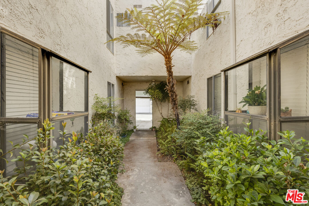 18411 Hatteras St Unit: 246