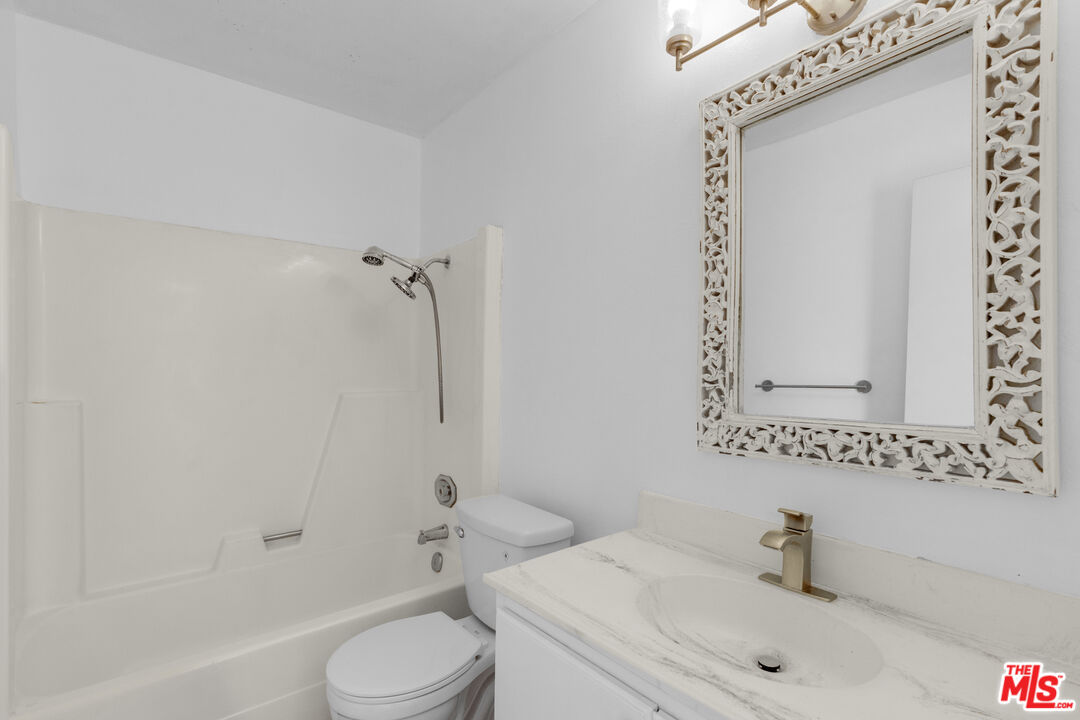 18411 Hatteras St Unit: 246