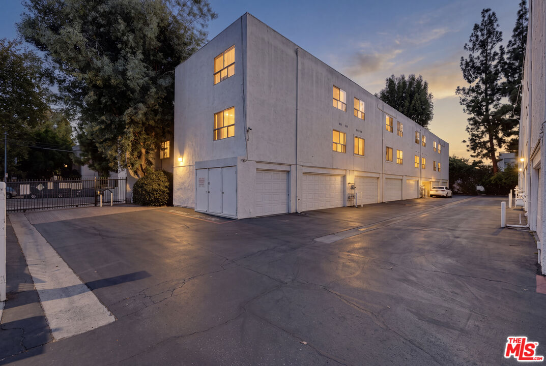 18411 Hatteras St Unit: 246