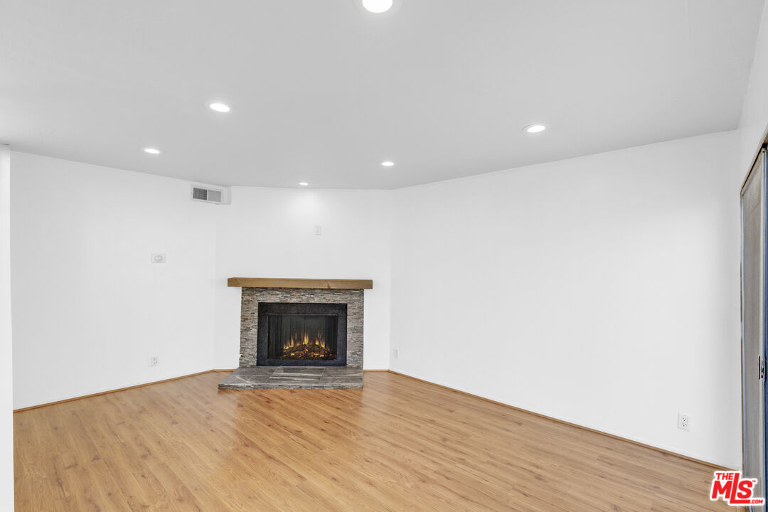 18411 Hatteras St Unit: 246