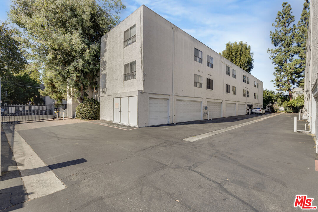 18411 Hatteras St Unit: 246