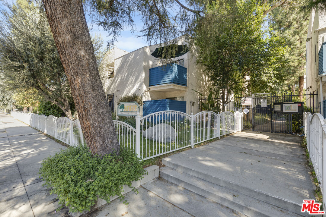 18411 Hatteras St Unit: 246