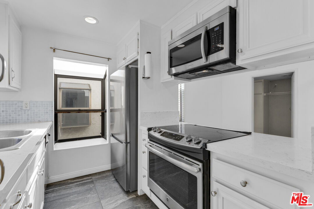 18411 Hatteras St Unit: 246
