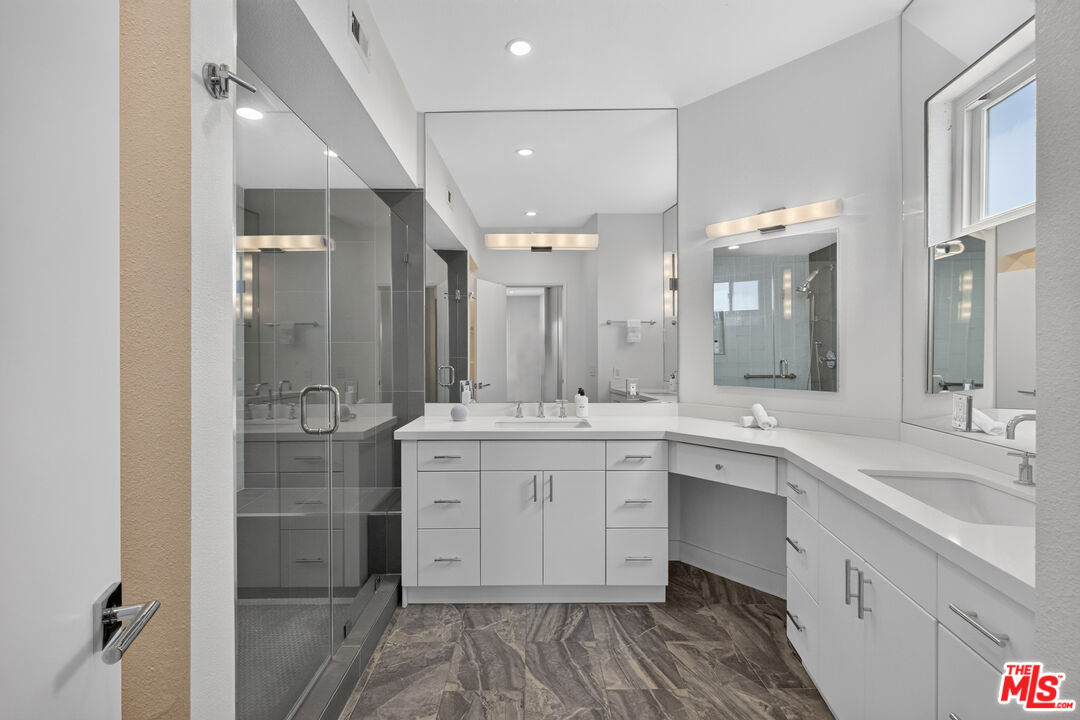 166 S Hayworth Ave Unit: 201
