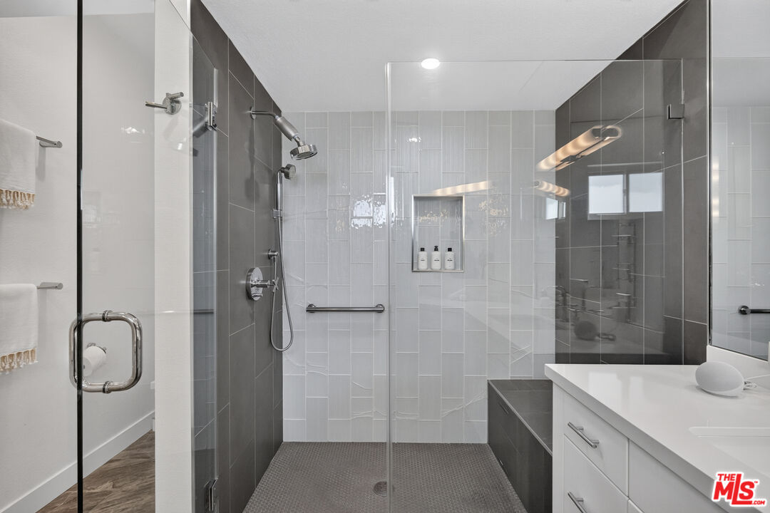 166 S Hayworth Ave Unit: 201