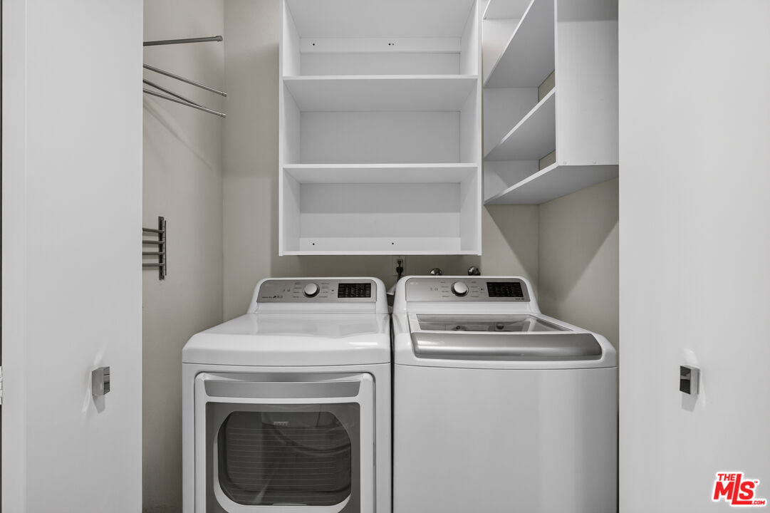 166 S Hayworth Ave Unit: 201