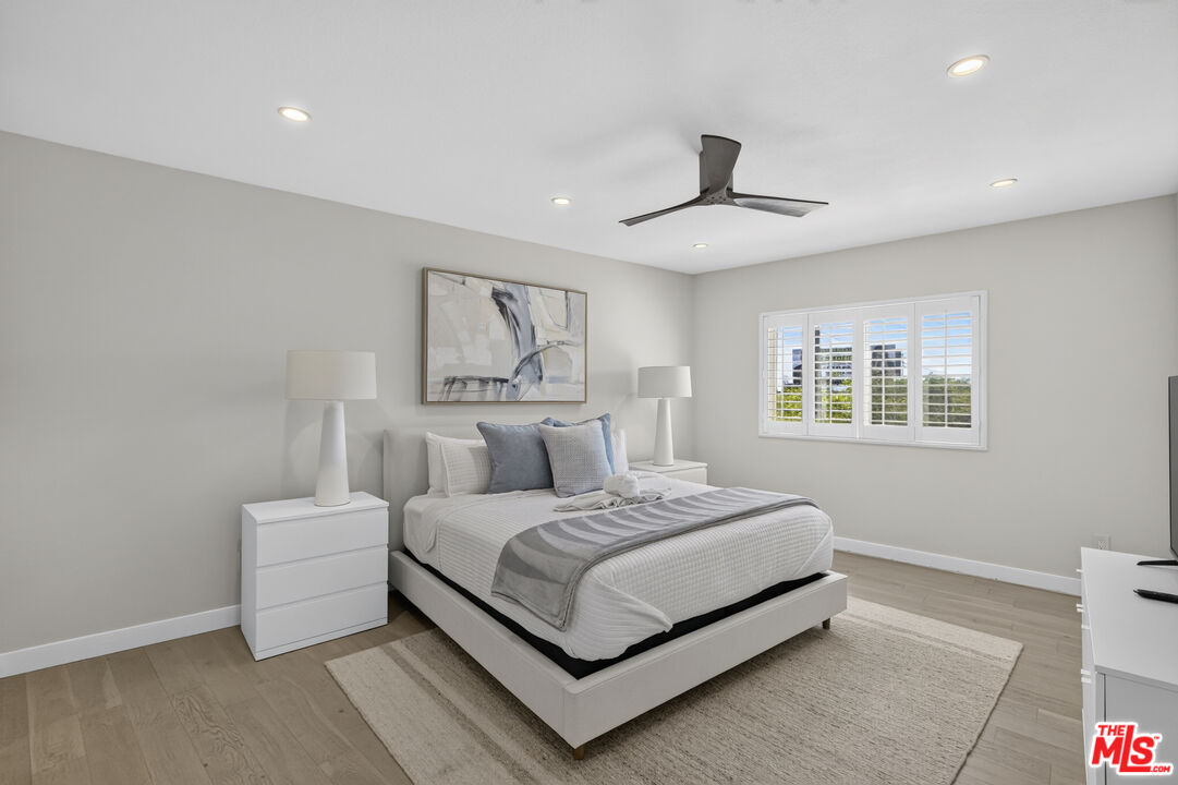 166 S Hayworth Ave Unit: 201
