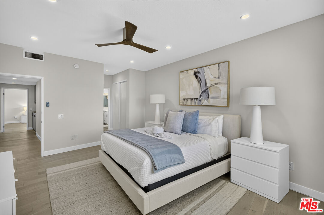 166 S Hayworth Ave Unit: 201