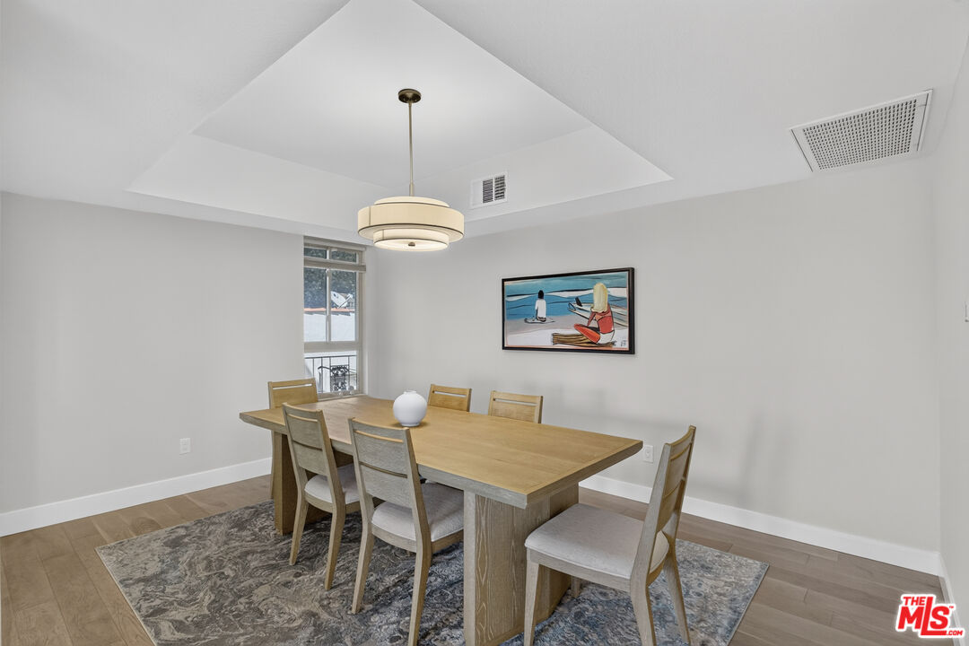 166 S Hayworth Ave Unit: 201