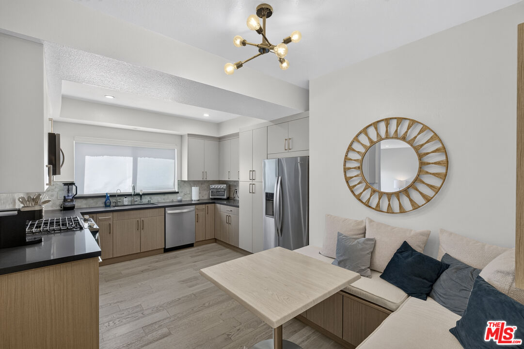 166 S Hayworth Ave Unit: 201