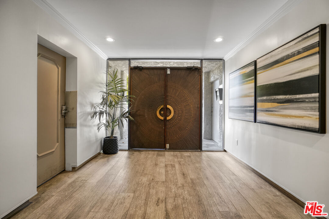 166 S Hayworth Ave Unit: 201