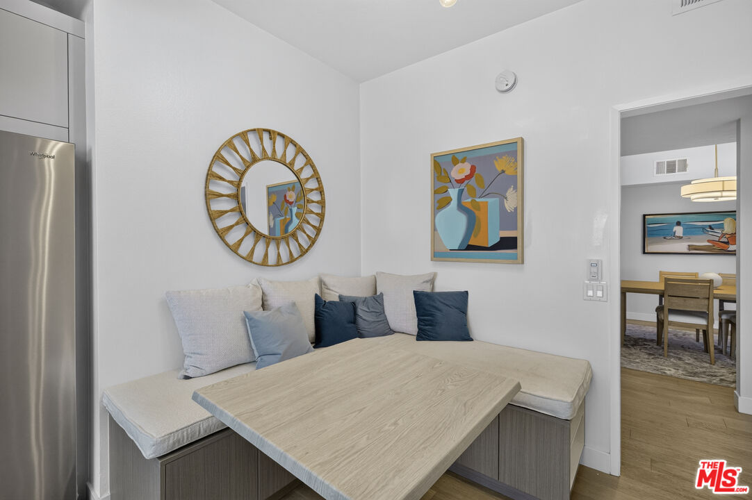 166 S Hayworth Ave Unit: 201