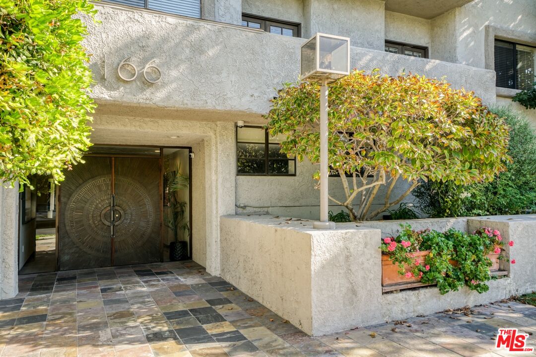 166 S Hayworth Ave Unit: 201