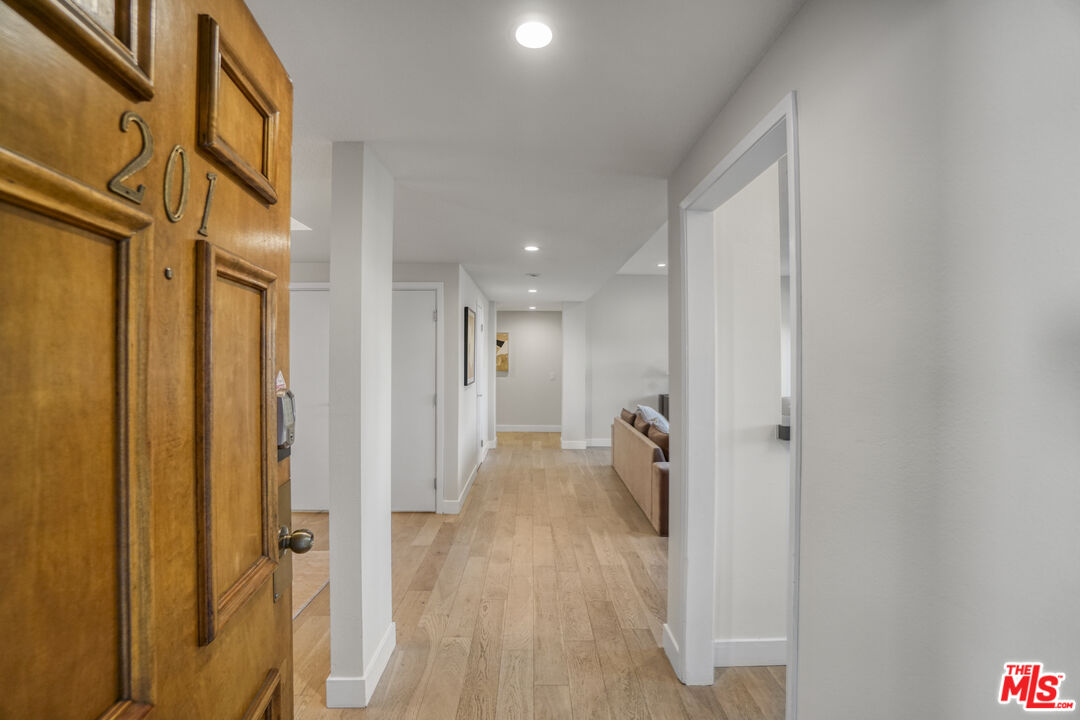 166 S Hayworth Ave Unit: 201