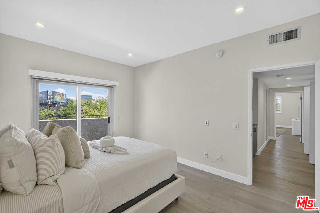 166 S Hayworth Ave Unit: 201