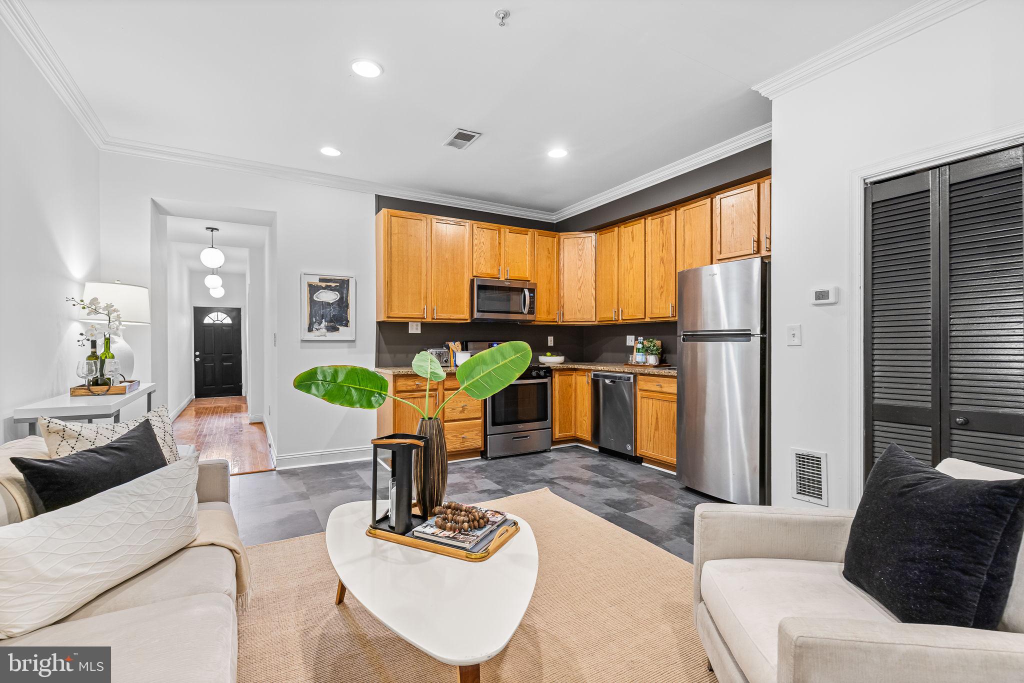 711 Irving STREET NE Unit: 1