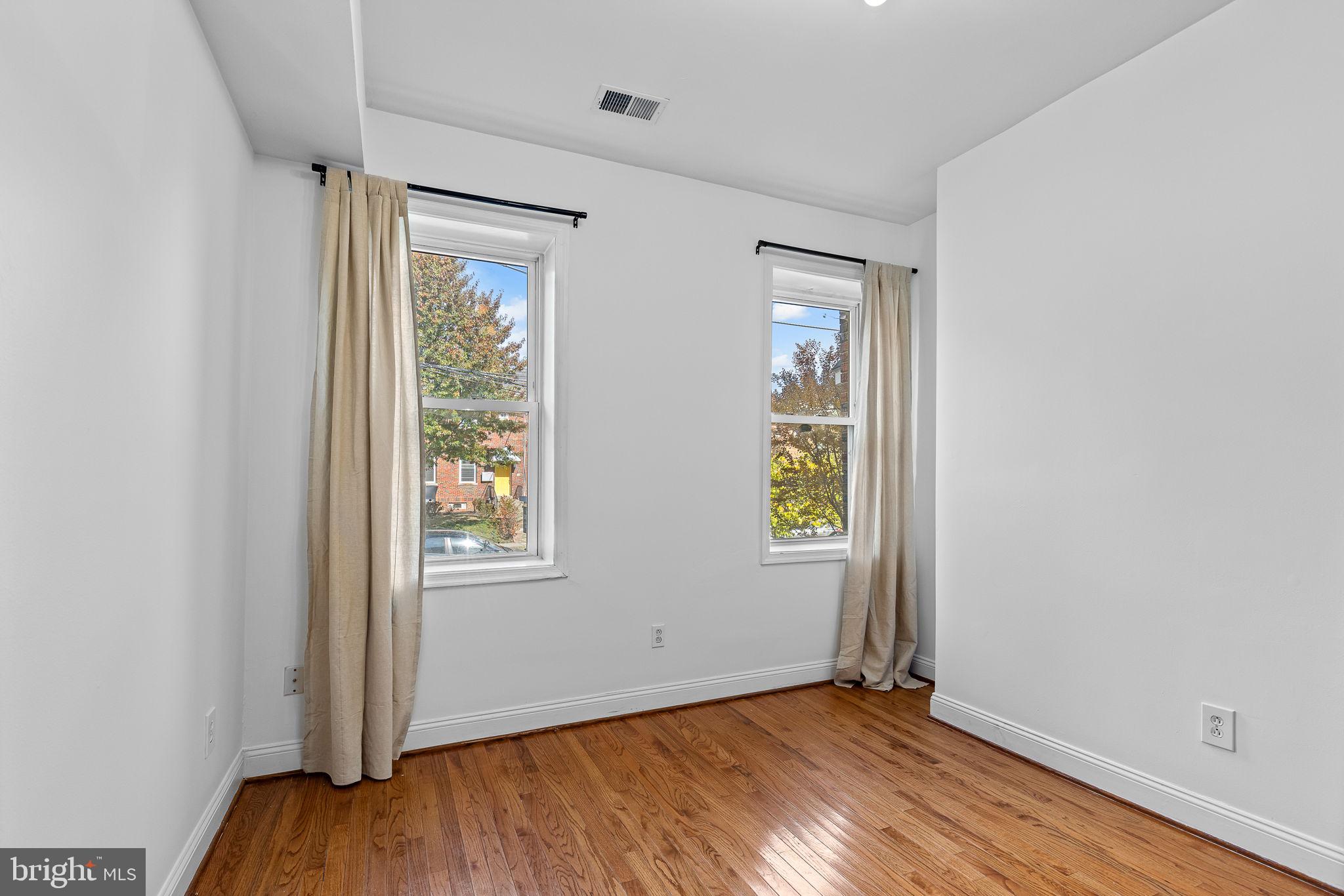 711 Irving STREET NE Unit: 1