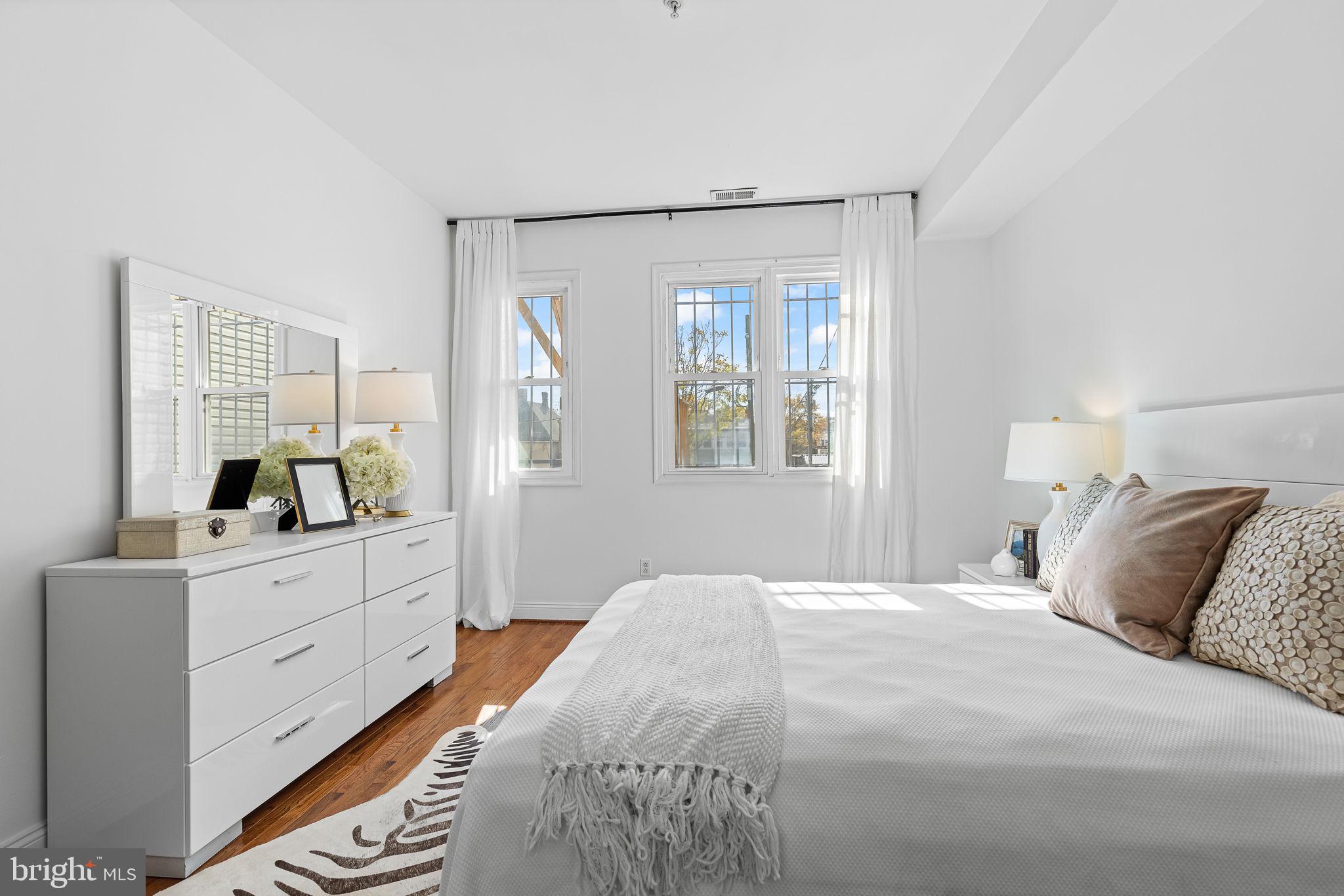 711 Irving STREET NE Unit: 1
