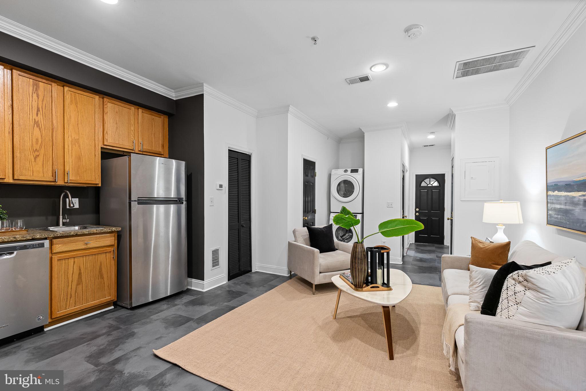 711 Irving STREET NE Unit: 1