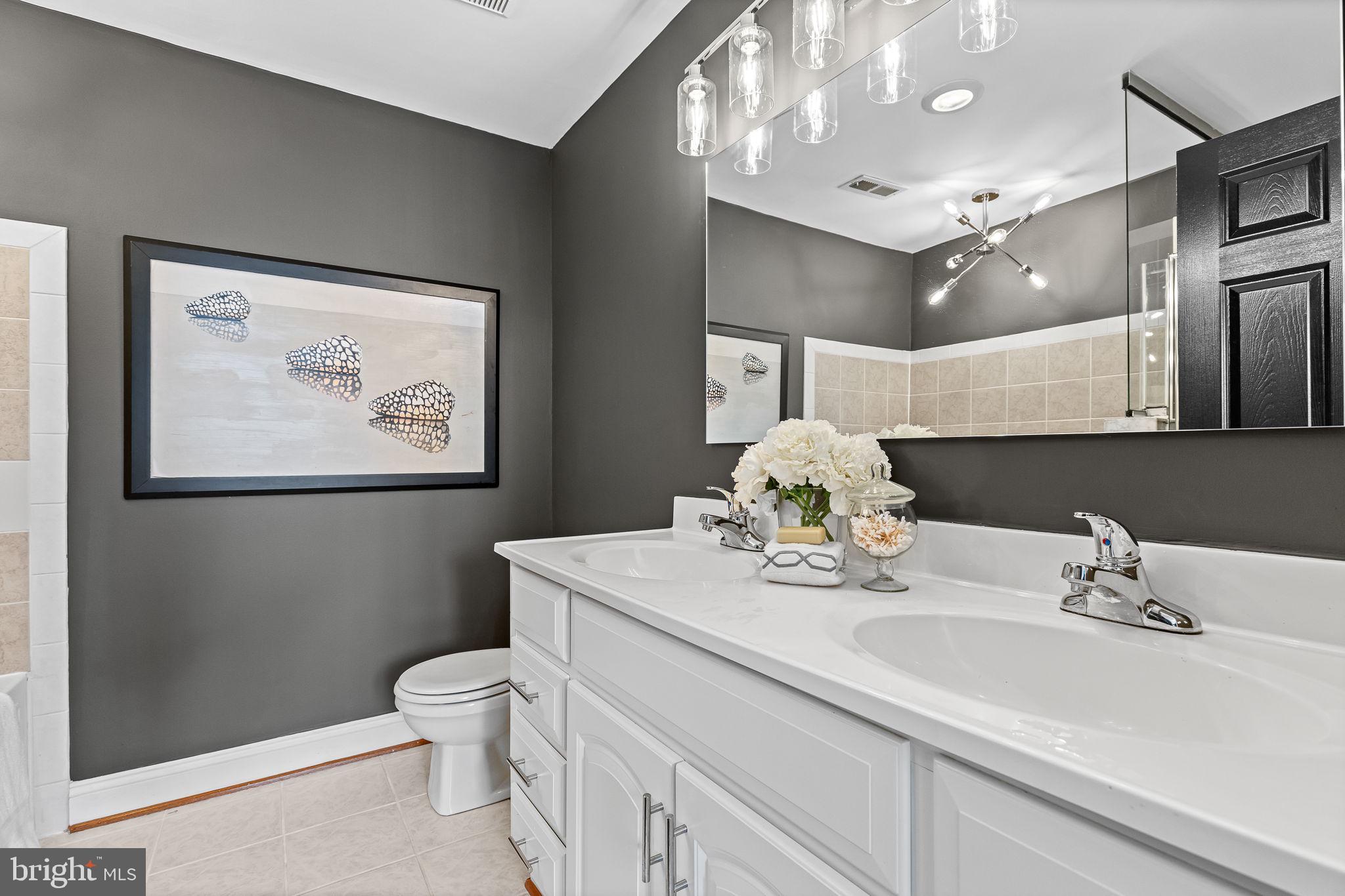 711 Irving STREET NE Unit: 1