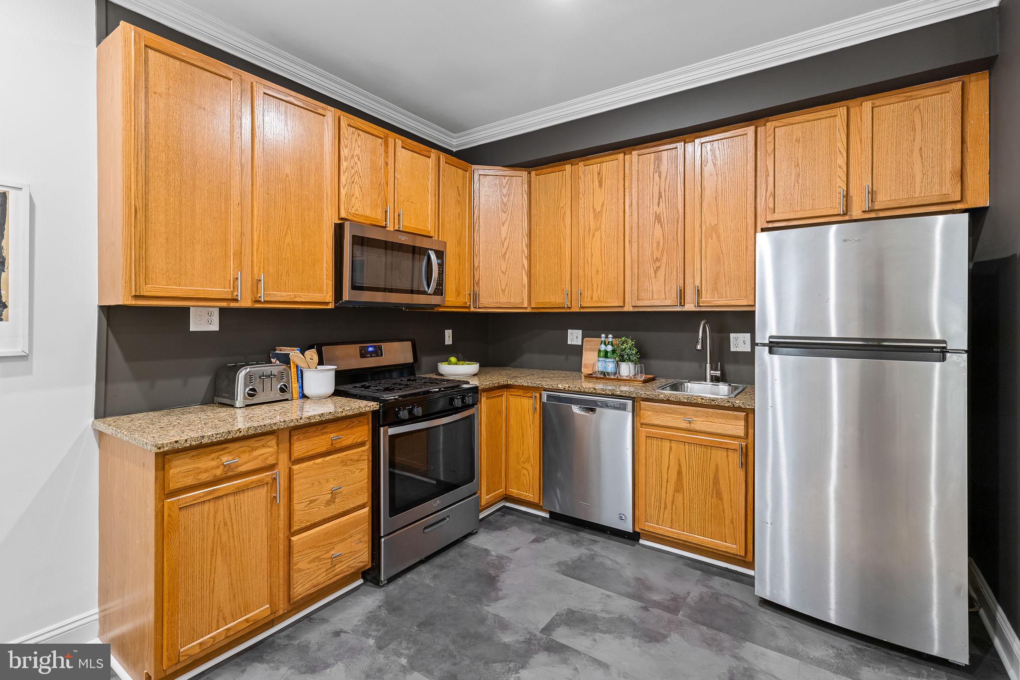 711 Irving STREET NE Unit: 1