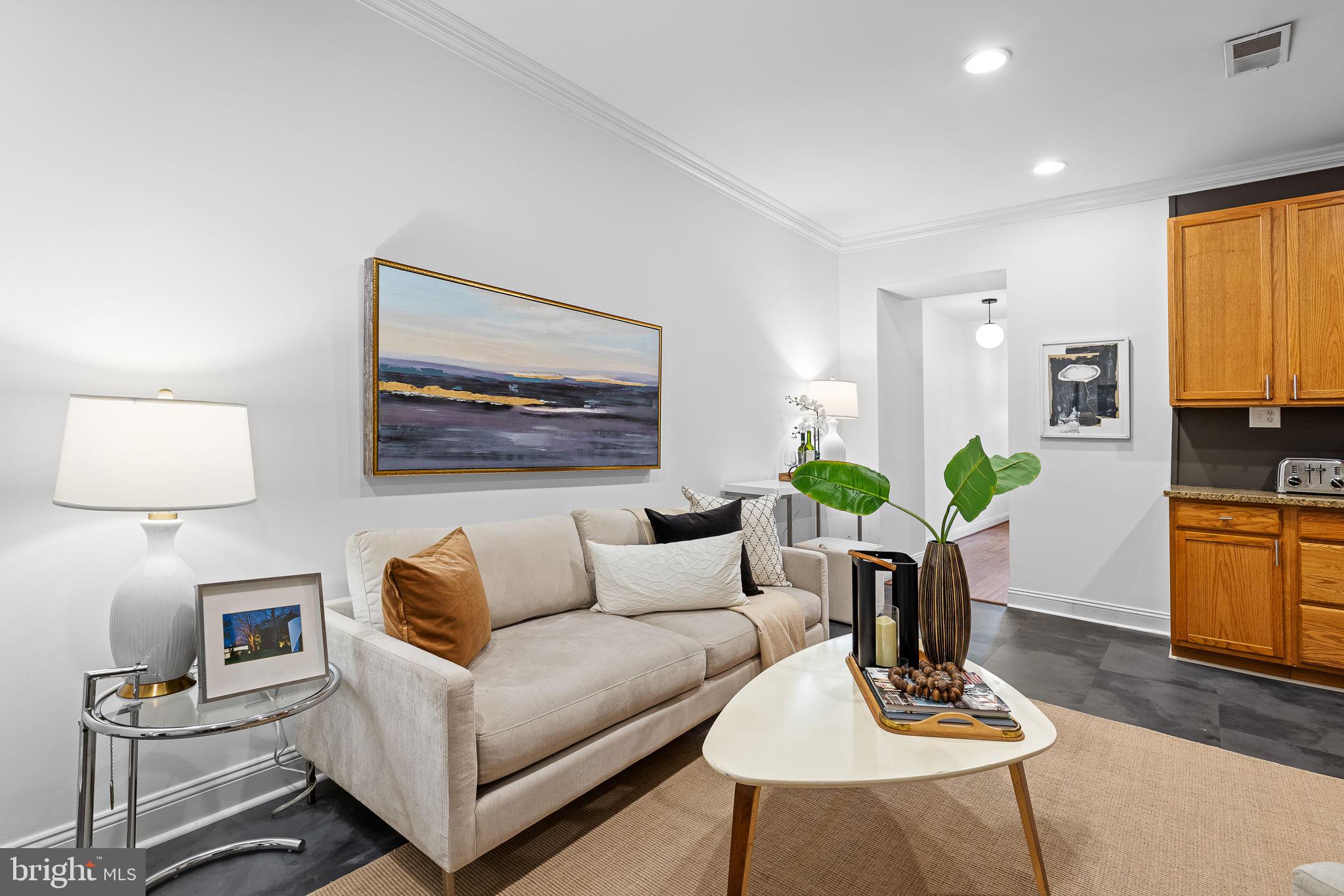 711 Irving STREET NE Unit: 1