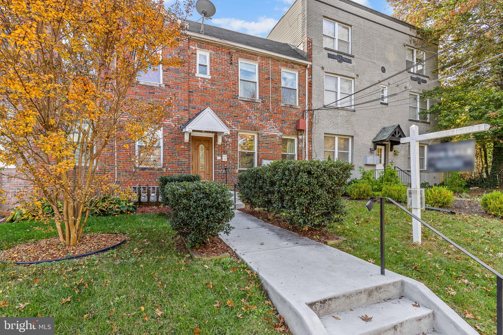 711 Irving STREET NE Unit: 1