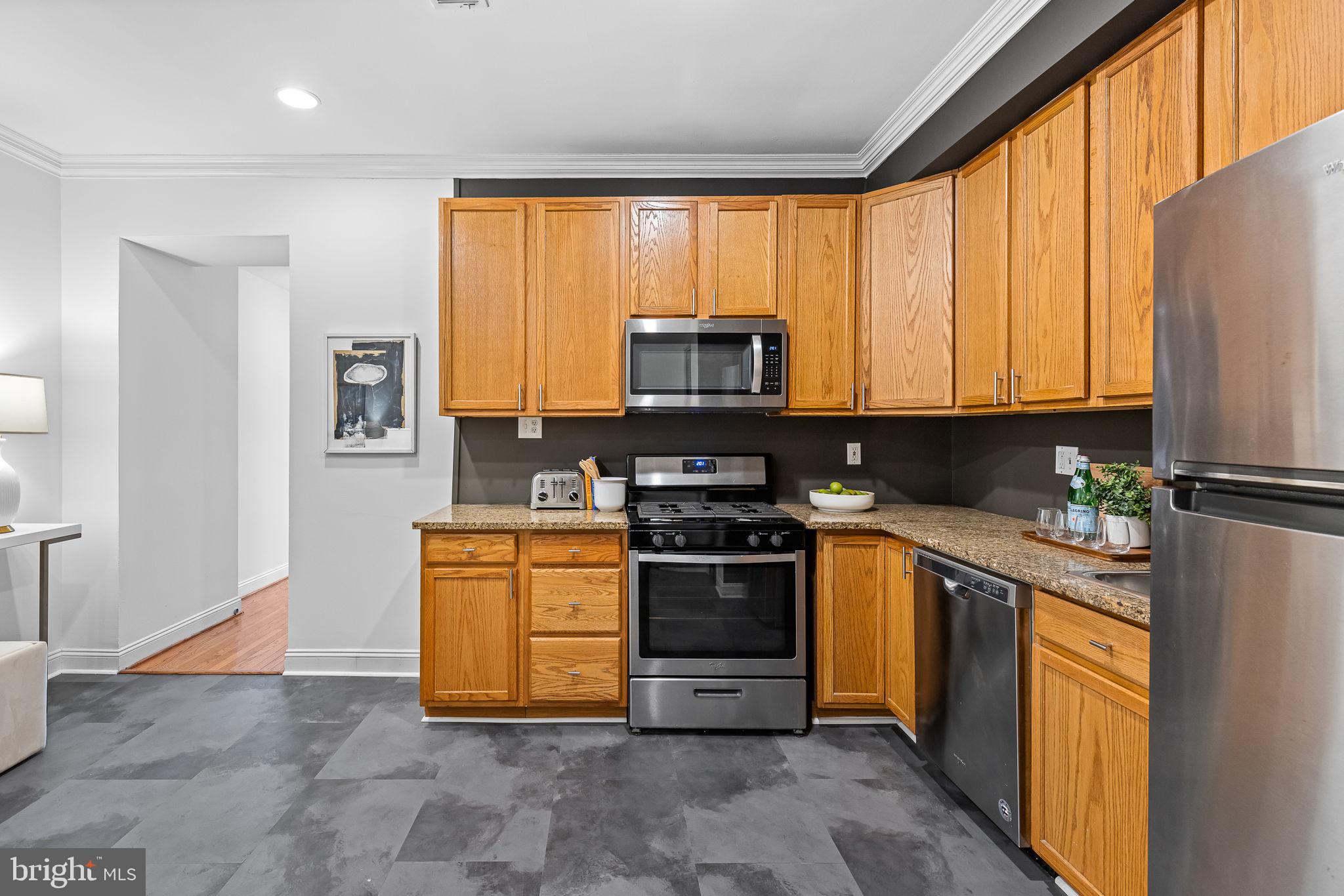 711 Irving STREET NE Unit: 1