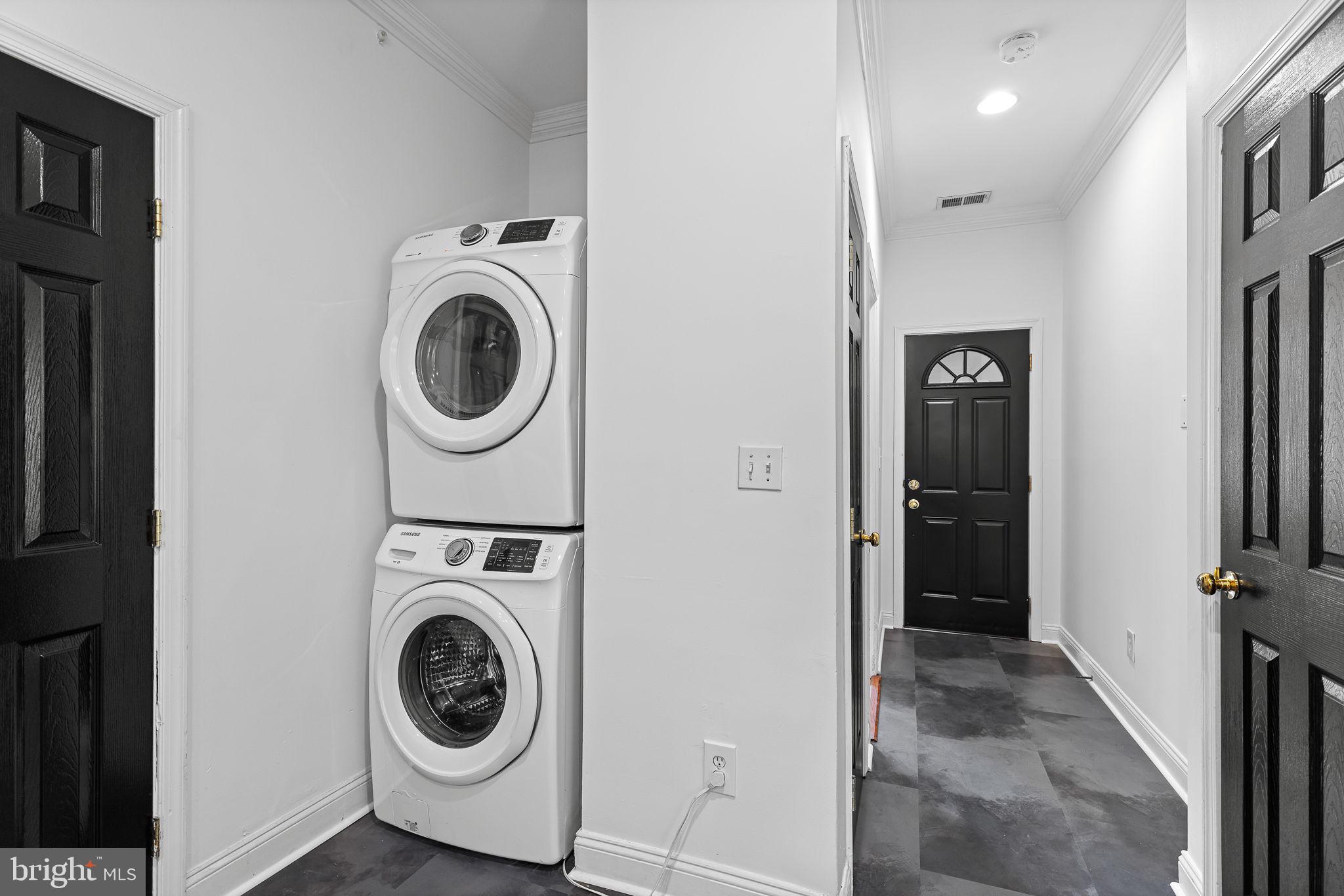 711 Irving STREET NE Unit: 1